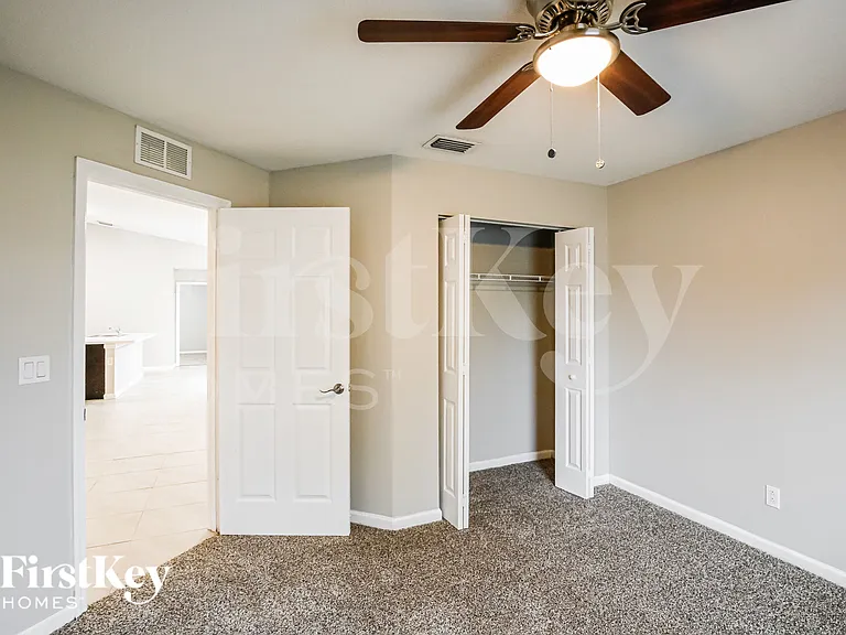 931 SE Thornhill Dr — Photo 13