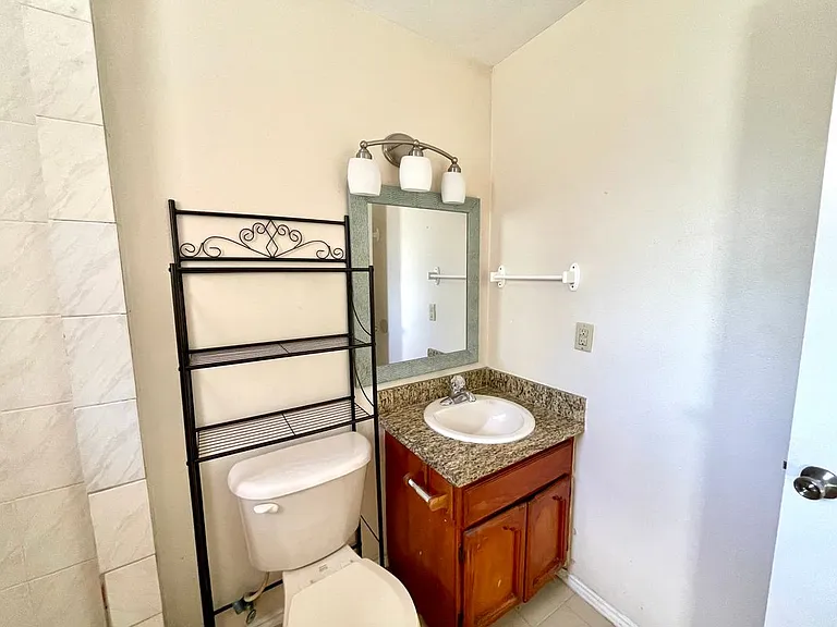 231 Malaga Dr — Photo 12