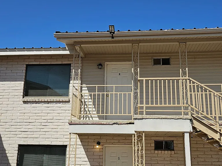 1400 S Ave E — Photo 1