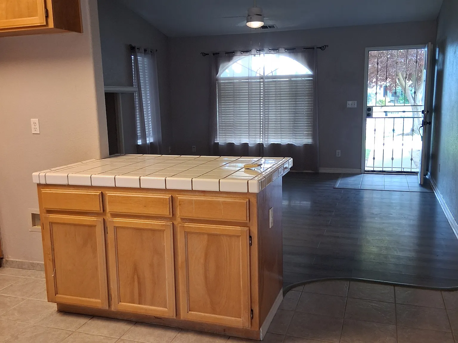3 bed, 1160 sqft, $2,400 — Photo 3