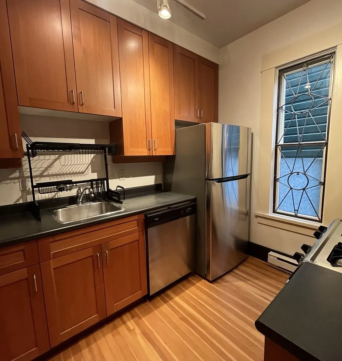 2 bed, 820 sqft, $3,300 — Photo 2