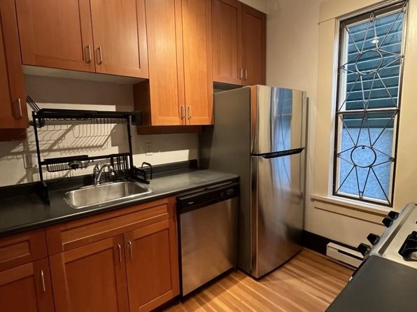 2 bedroom rental in Vancouver — photo 2
