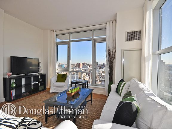 4th image of 1124 31st Ave APT 7E