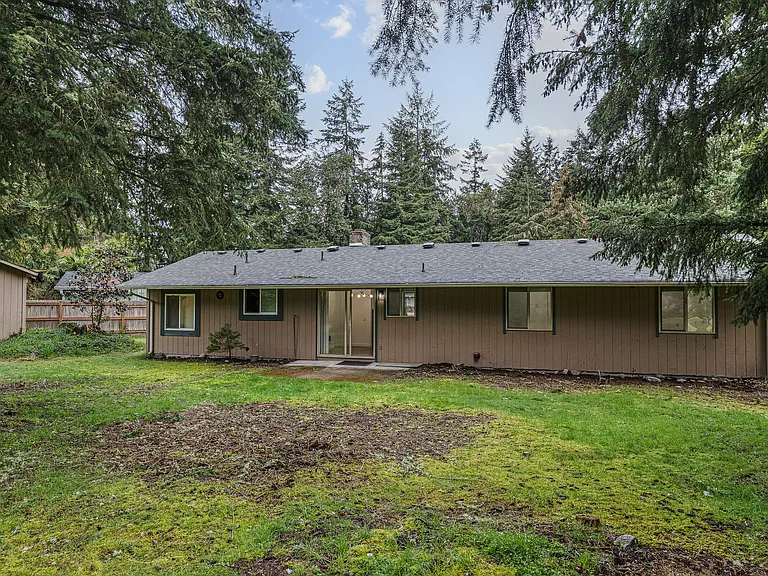 9408 Columbine Cir W — Photo 25