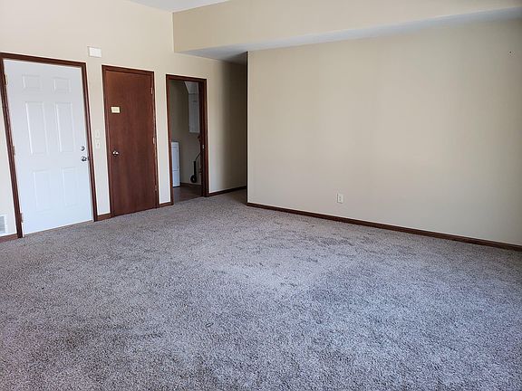 4th image of 900 17th St SE #A