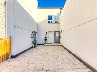 1055 Dundas St E #202, Mississauga, ON L4Y3X6