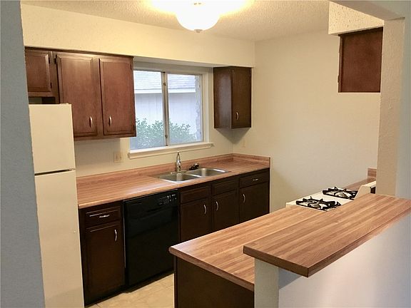 4th image of 9742 Anderson Village Dr