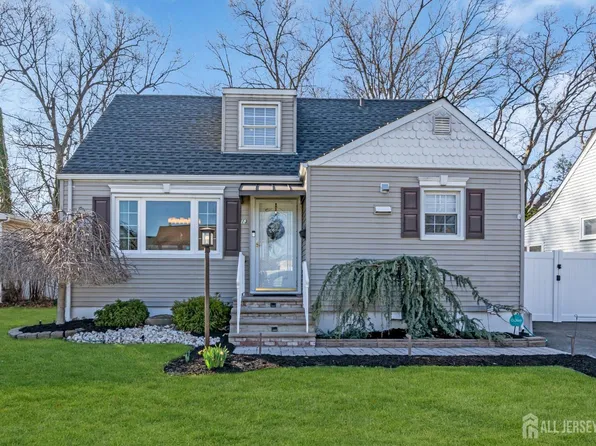 13 Chase Ave, Avenel, NJ 07001