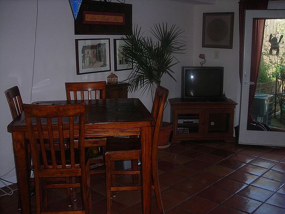 dining area (space between Kitchen and Living Room
