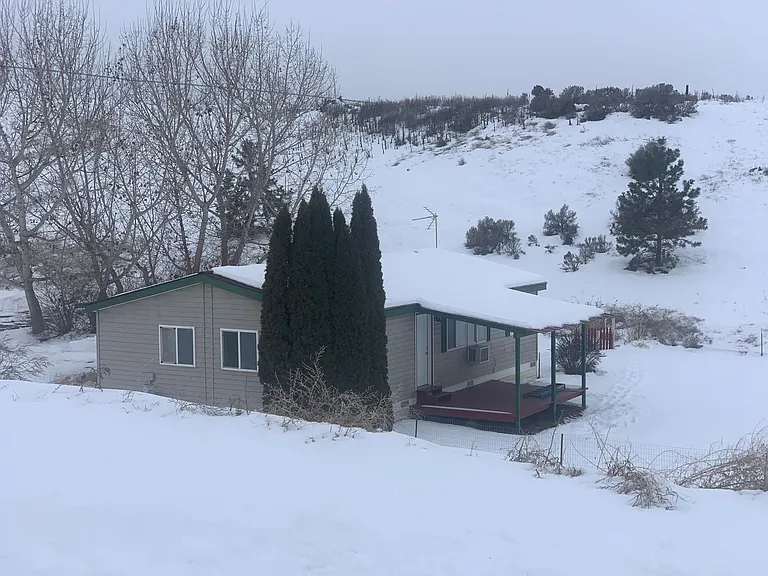 1481 Tozer Rd — Photo 1