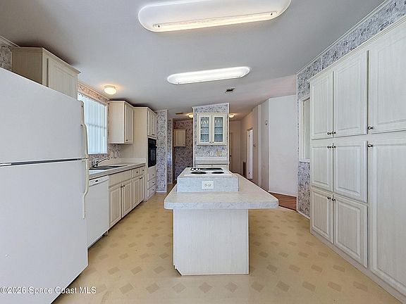 5th image of 646 Periwinkle Cir