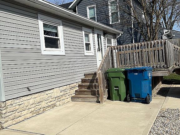 5th image of 513 W 9th St