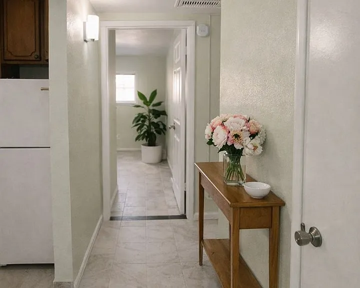 2325 E Shaw Ave — Photo 4