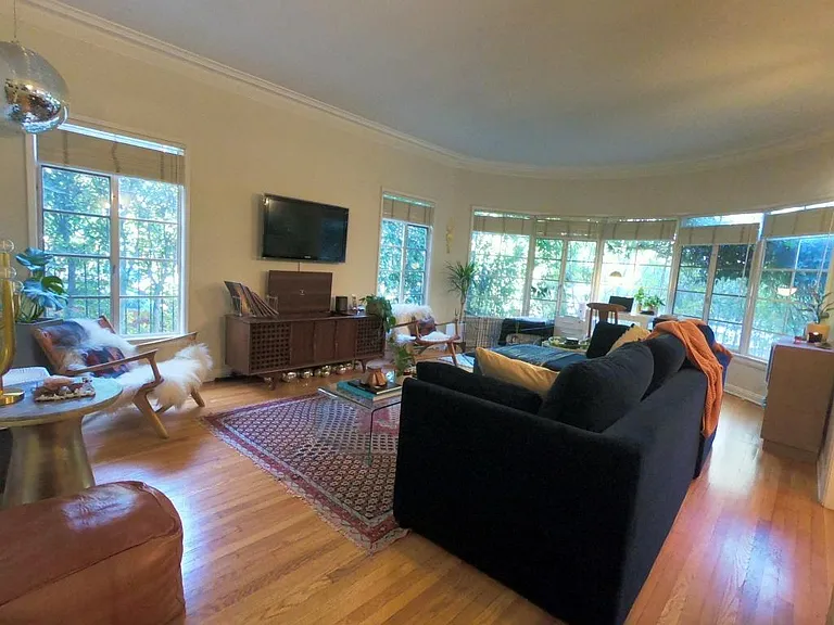 2285 N Beachwood Dr #6 — Photo 21