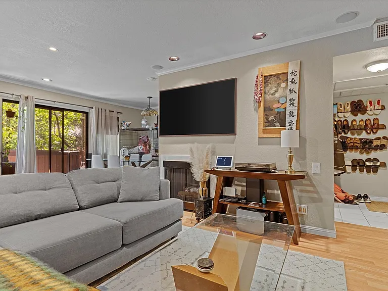 2440 Larkspur Ln #302 — Photo 8