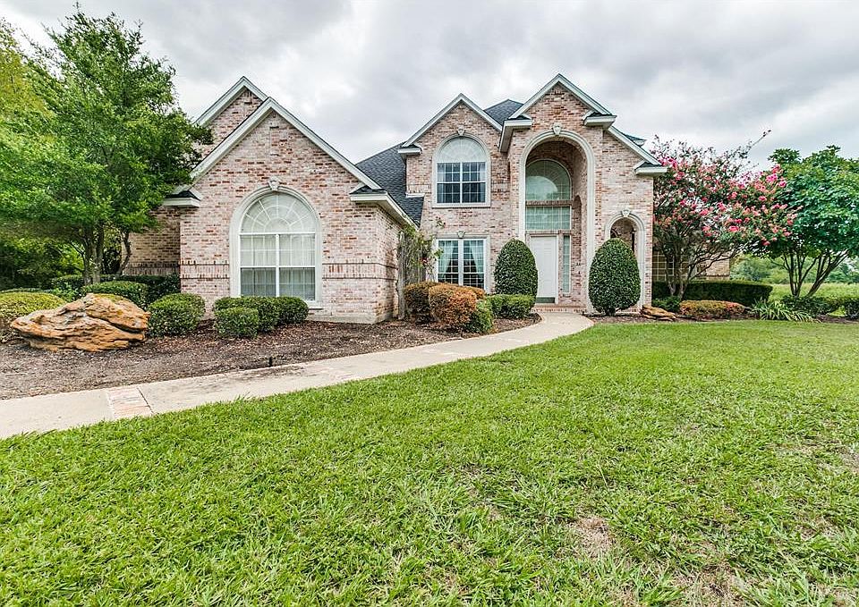 1st image of 105 Village Gate Dr