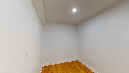 Sold by Thomas Lipovetsky, LREB