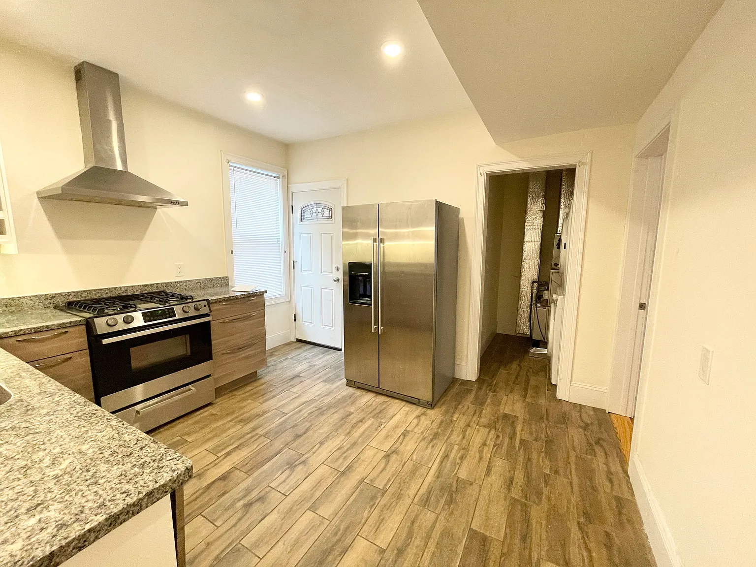 3 bed, 1200 sqft, $3,600 — Photo 1