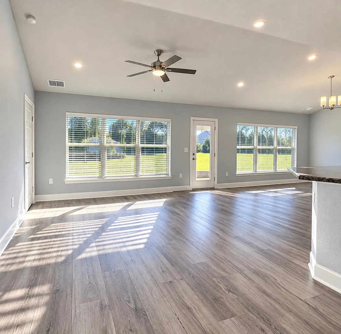 4 bed, 2164 sqft, $2,399 — Photo 4