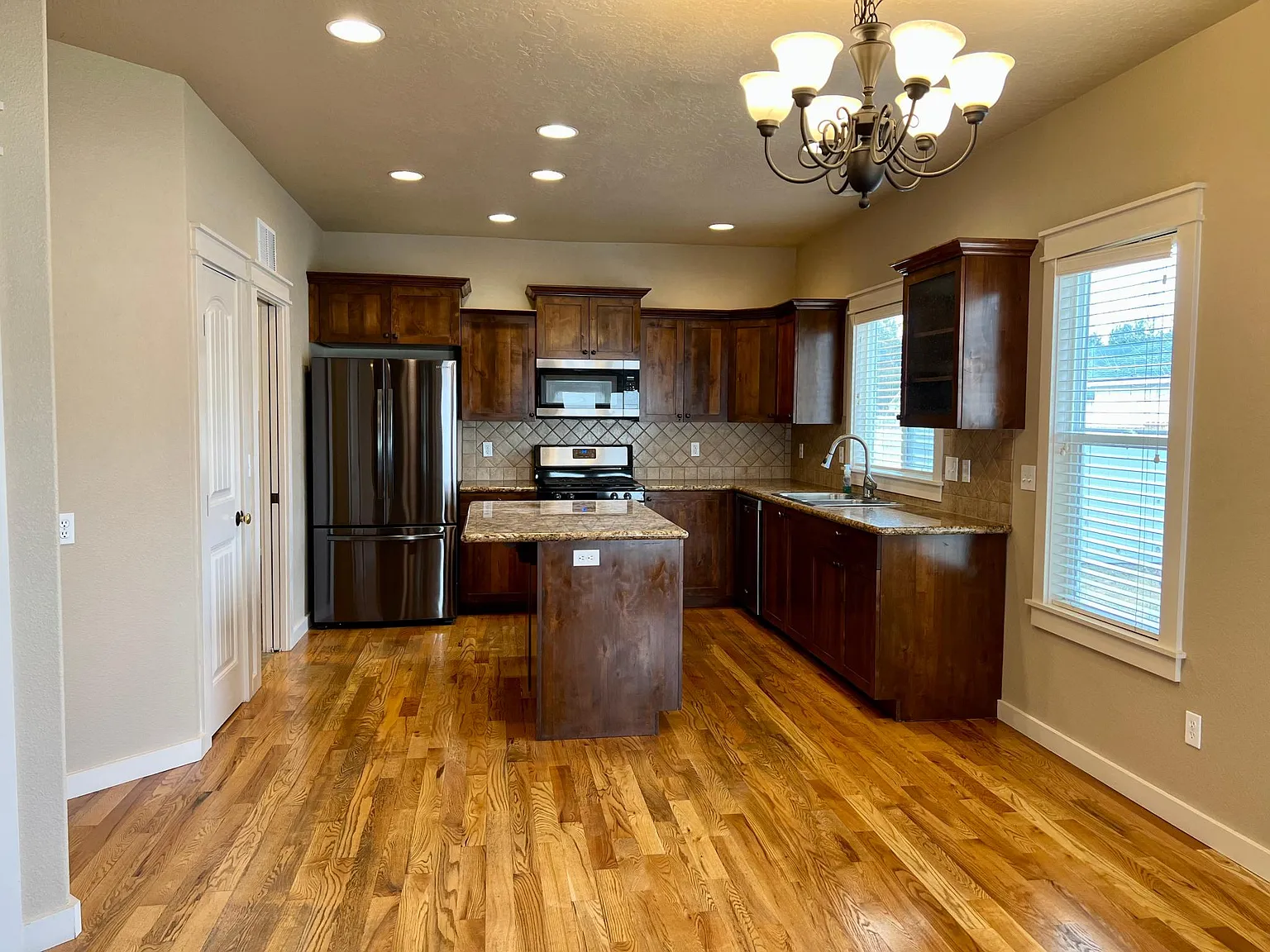 2880 E Shadowband St — Photo 4