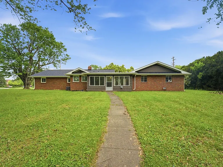3233 Brady Ln — Photo 17