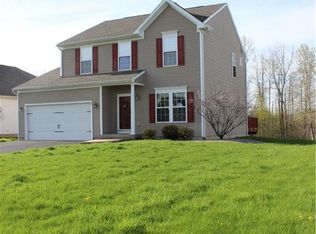 7 Cross Country Dr, Baldwinsville, NY 13027