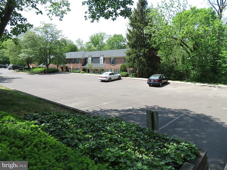126 Berwick Pl #23B — Photo 20