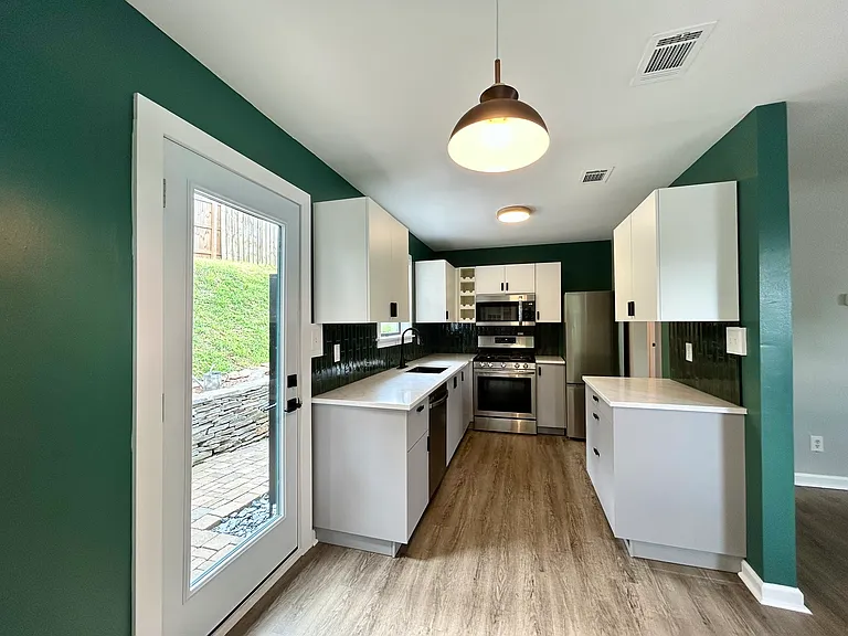 223 Little St SE — Photo 4
