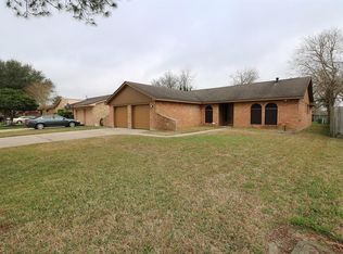 7210 Robin Ln, Texas City, TX 77591