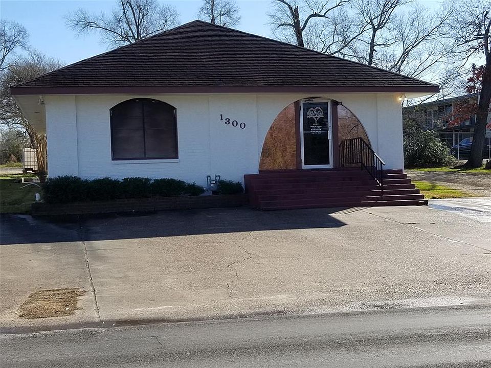 1st image of 1300 N Washington Ave