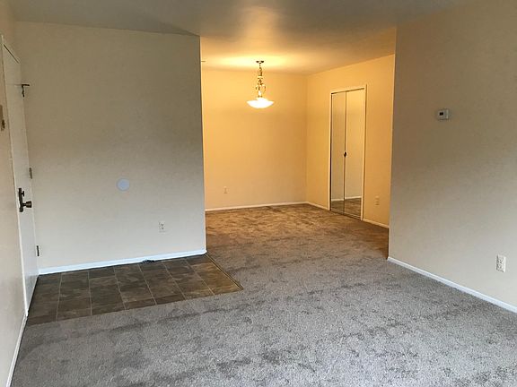 3rd image of 1 Manor Cir