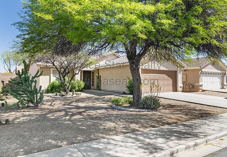 8656 E Crescent Ave — Photo 2