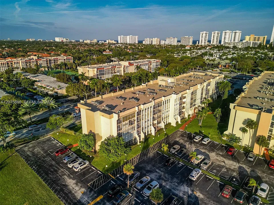 2000 Atlantic Shores Blvd #407