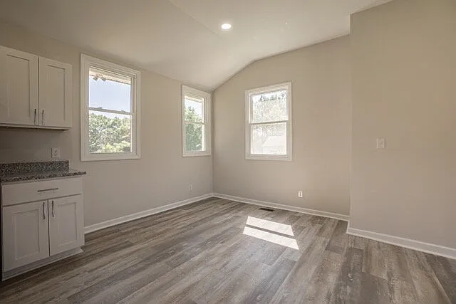 5075 Seymour Rd — Photo 11