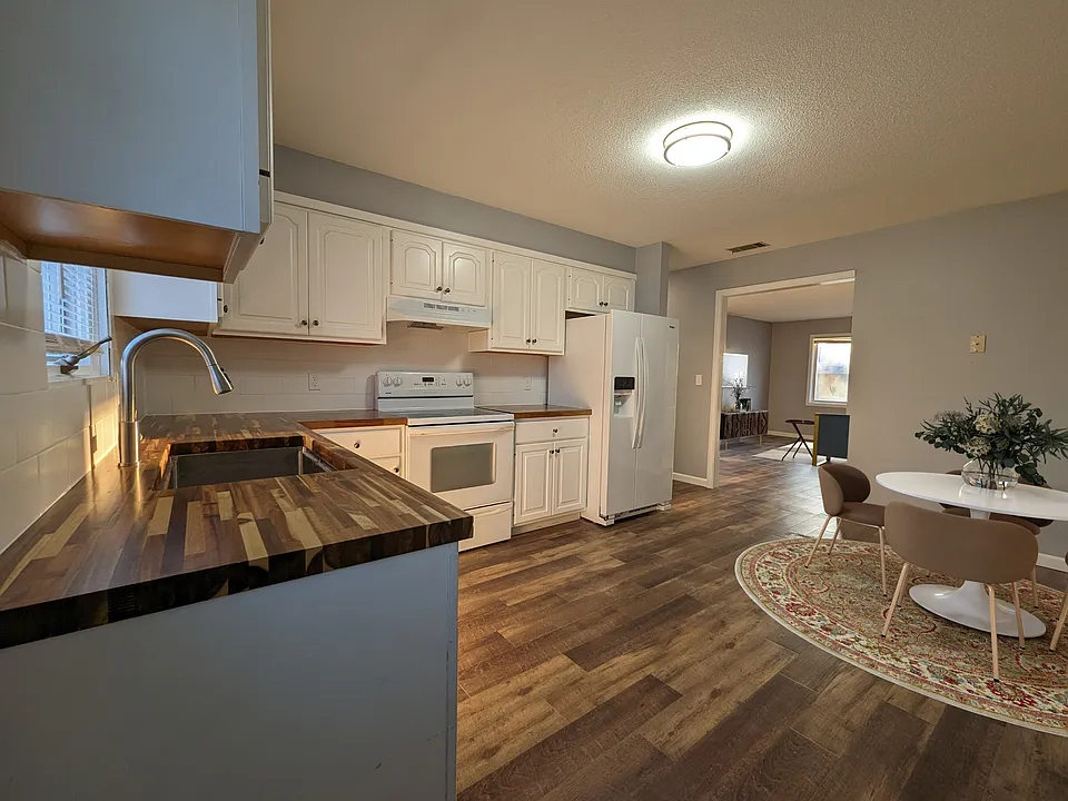 223 Carson St #3