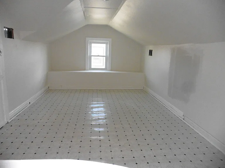 2028 Gless Ave — Photo 6