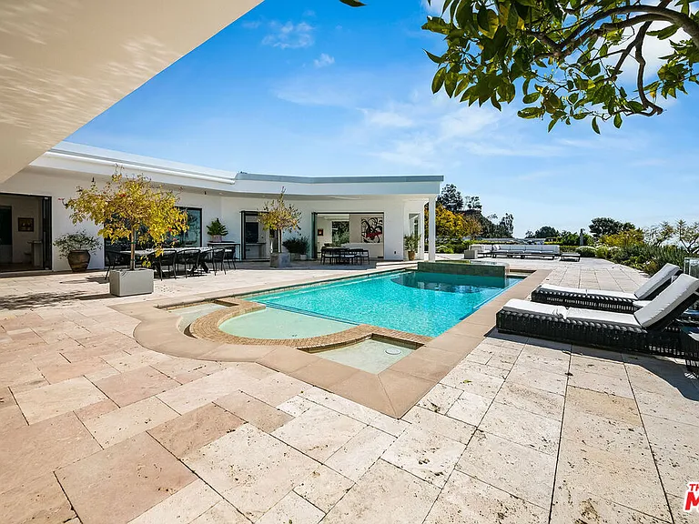 580 Chalette Dr — Photo 45
