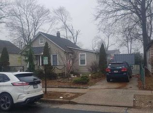 221 Monitor St, Westbury, NY 11590