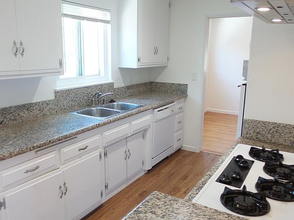 4th image of 2670 Elyssee St
