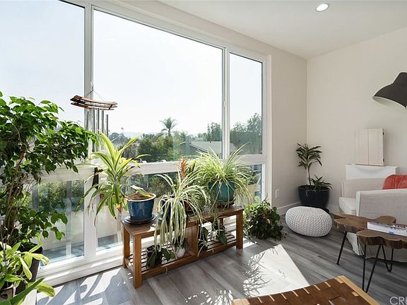 5th image of 12720 Burbank Blvd Unit 201