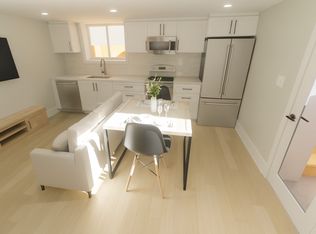 142 Young St #2C, Ottawa, ON K1Y 3P9