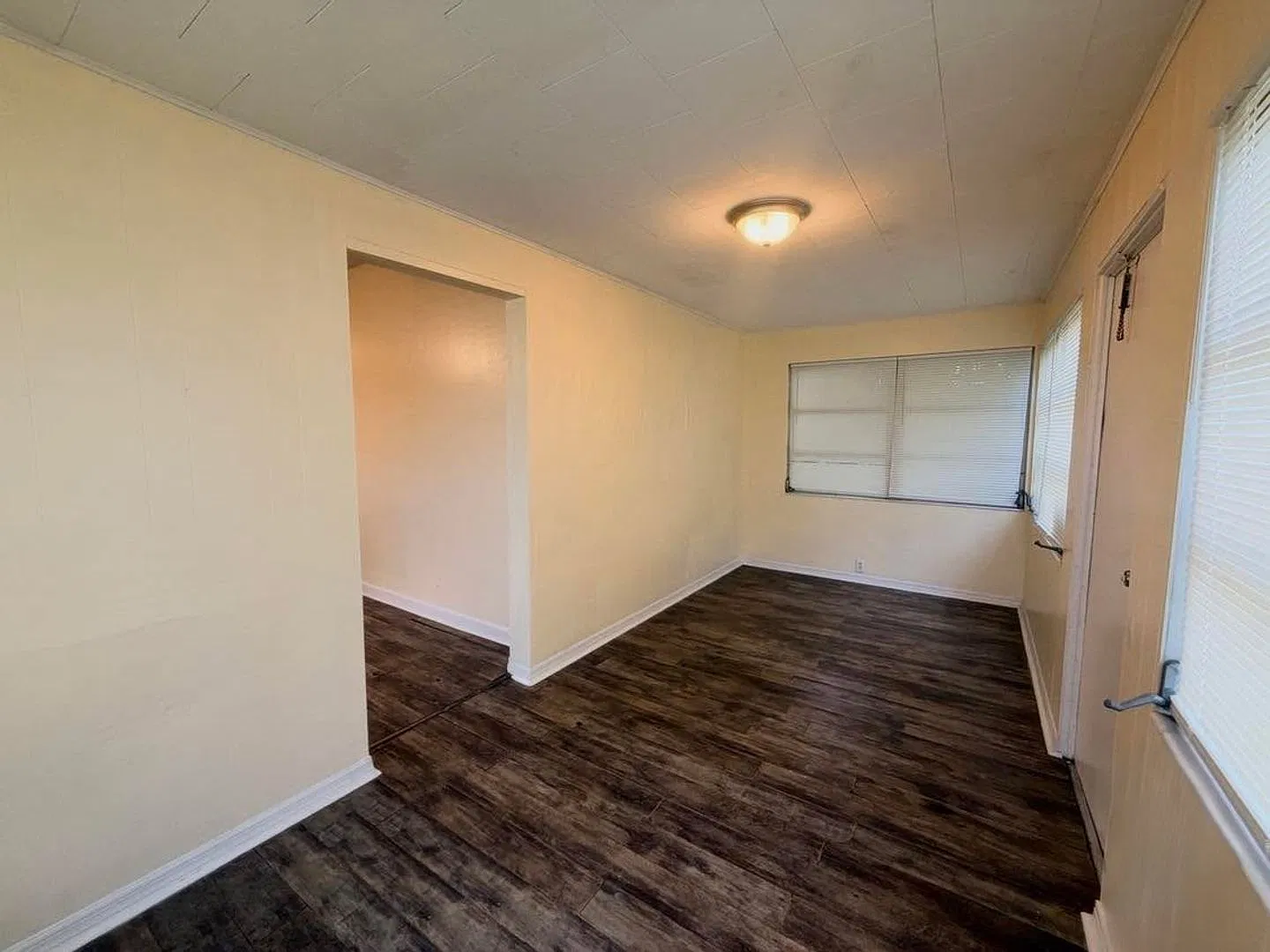 First Month's Rent Free! Huge 3/1 Downtown Ft. Myers Big Yard! — Photo 4