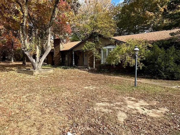 12698 Meadowdale Dr, Saint Louis, MO 63138