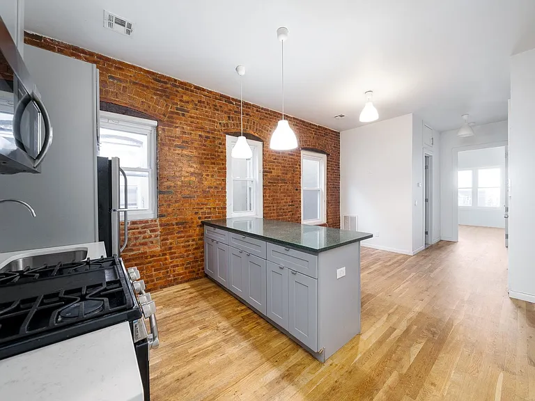 386 Bergen Ave #1R — Photo 6