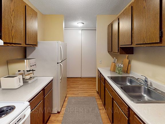 2nd image of 2511 E Irwin St #201B