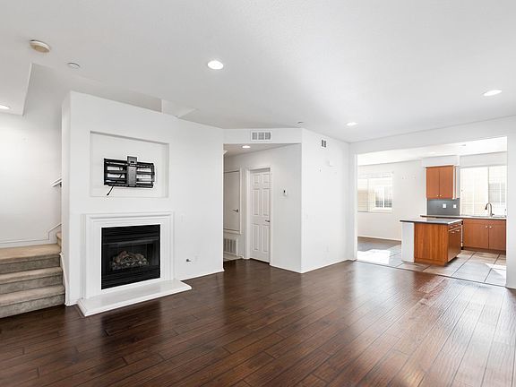 2nd image of 377 Arden Ave Unit 4