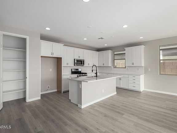 4th image of 40449 W WADE Drive