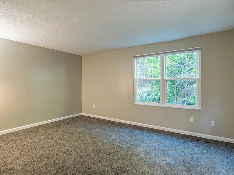 111 Commons Dr — Photo 16