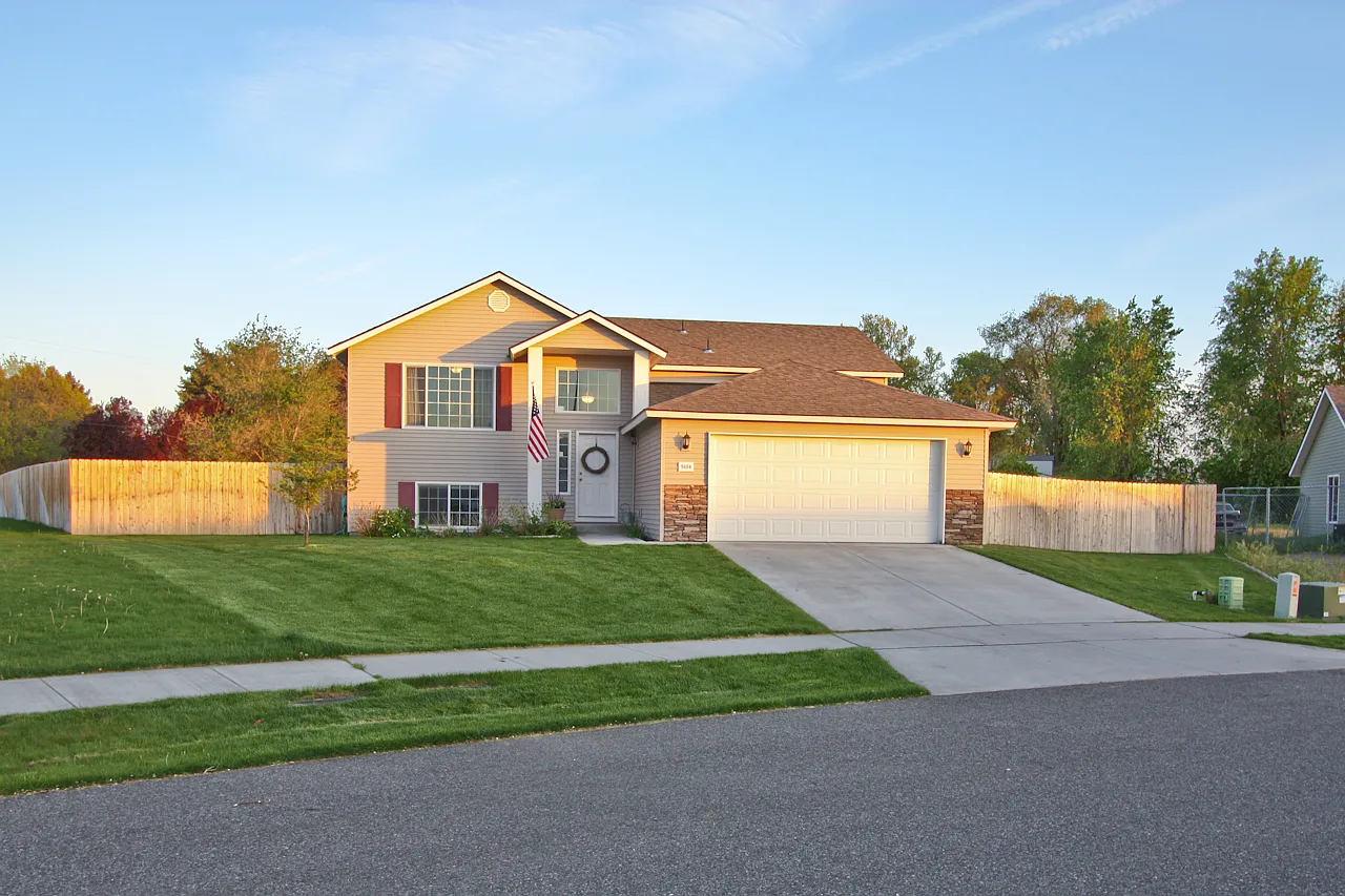 9604 Winthrop Dr photo 1