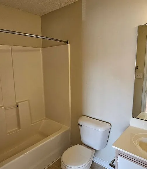 204 Fairwood Ct — Photo 15